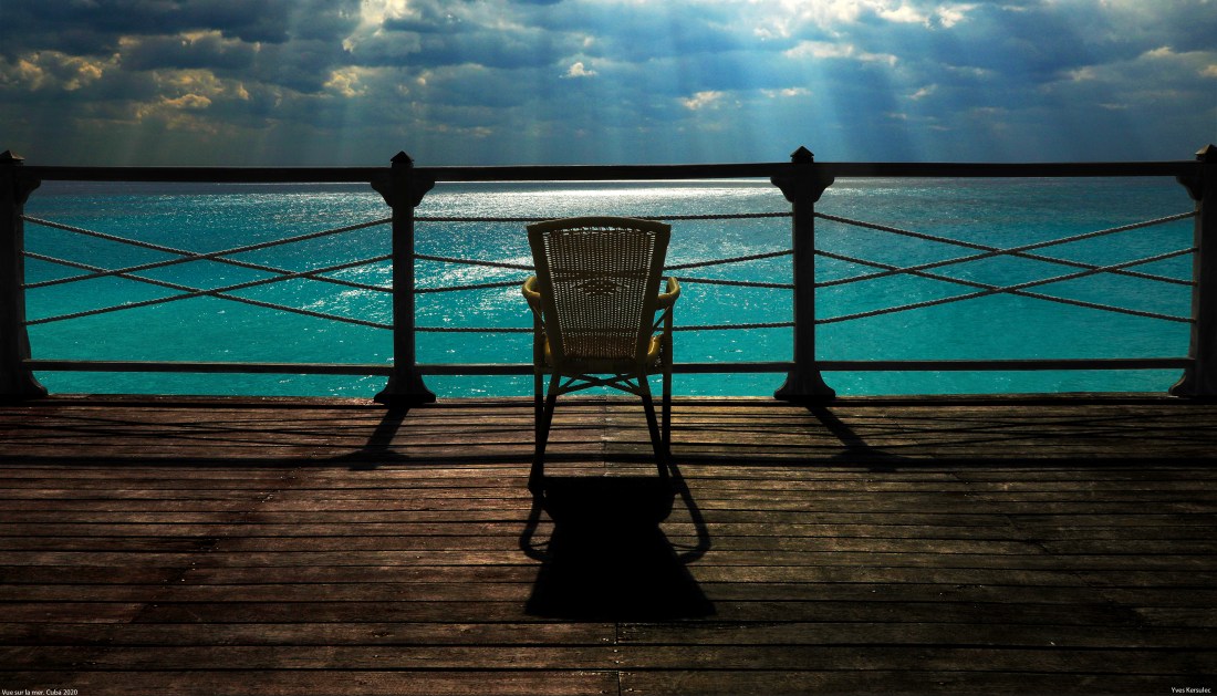 Vue sur la mer et chaise le tres bon